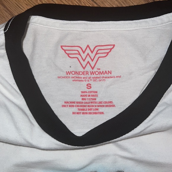 Wonder Woman Air Brush Graphic Tee Size Unisex Small - Picture 3 of 6